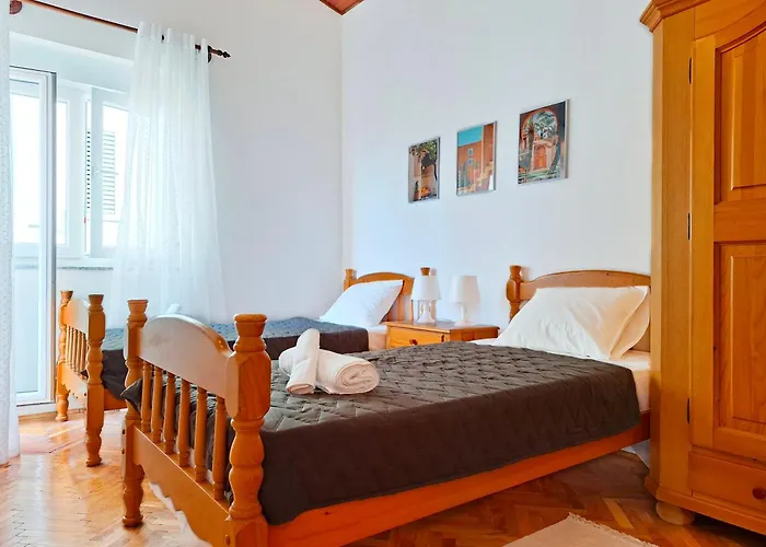 Seastone Alta Beachfront * تروغير