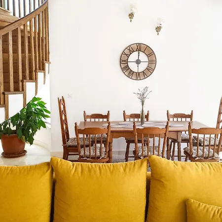 Seastone Alta Beachfront * تروغير