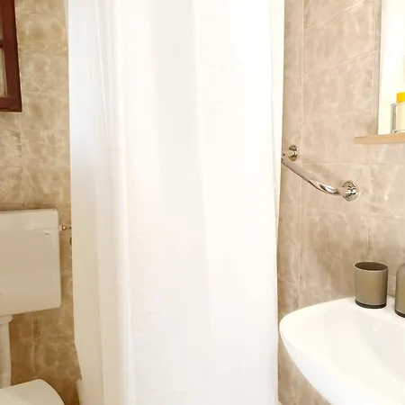 Seastone Alta Beachfront تروغير