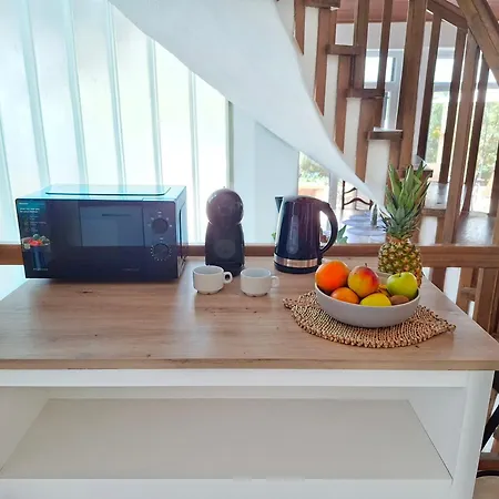 Seastone Alta Beachfront * تروغير