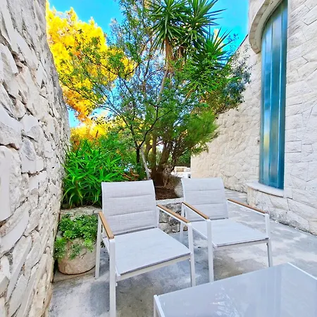 Seastone Alta Beachfront تروغير