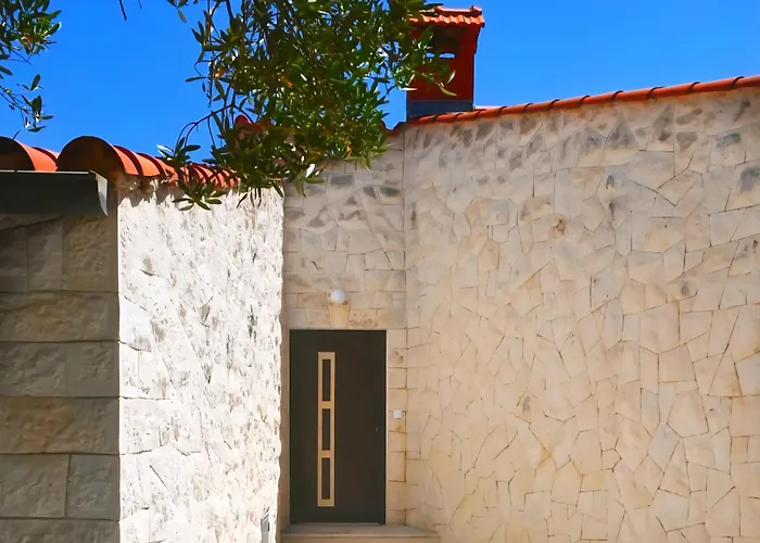 Seastone Alta Beachfront Villa *